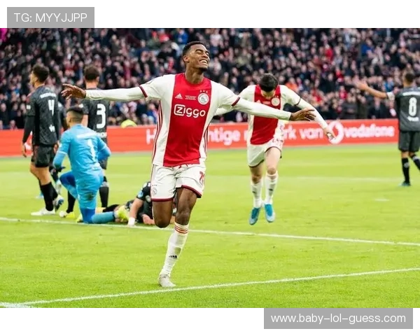 赵旭日：中国足球中场新星崭露头角，带领球队突破重围